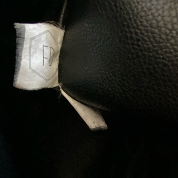 Fawn Design Black Original Diaper Bag with accessories & stroller hooks - Picture 5 of 7